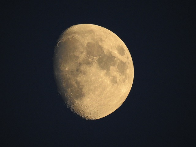 Una aldea global en Marte, con escala en la Luna