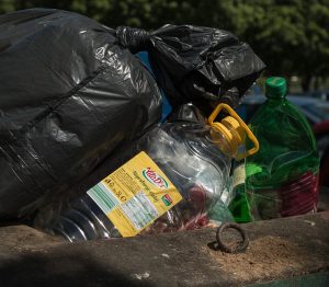 plastic-waste-3692513_640