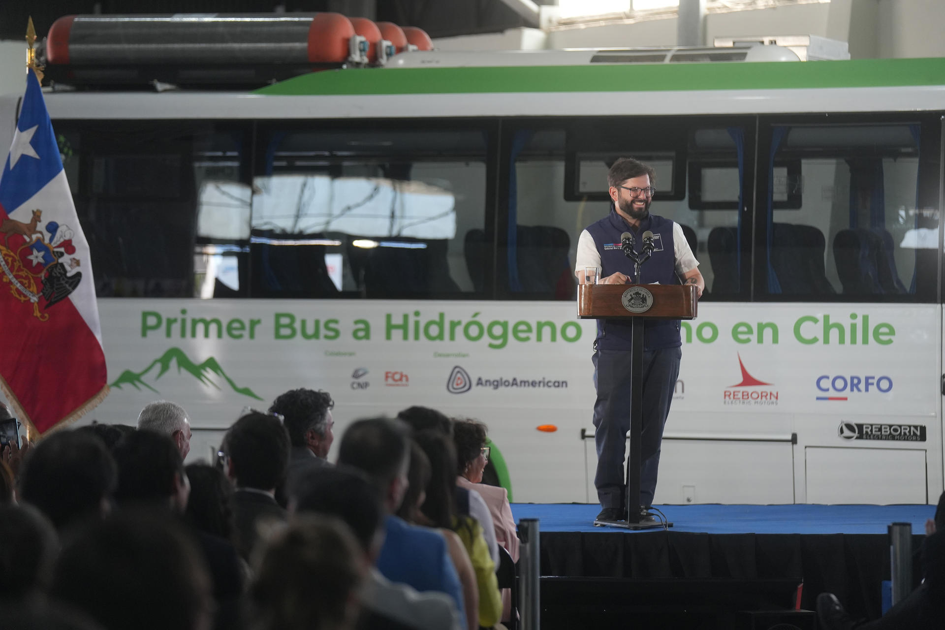 Chile inaugura el primer bus a hidrógeno de fabricación propia