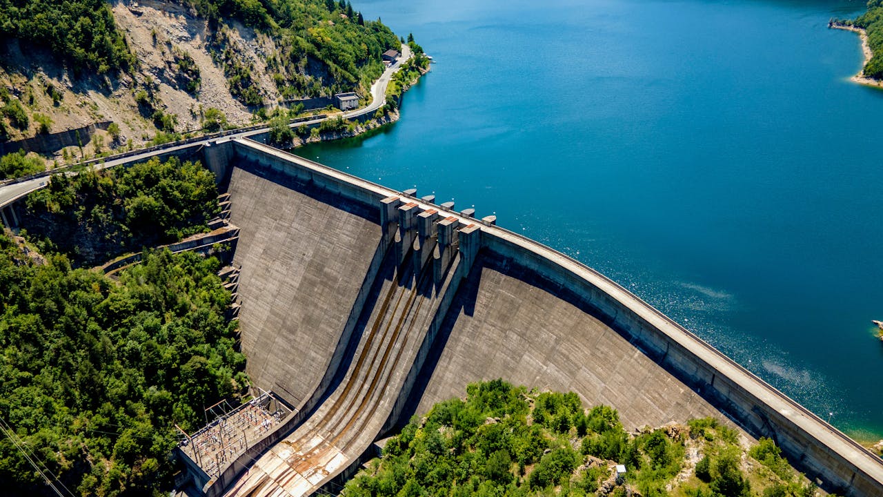 Suiza estudia obtener en el futuro energía hidroeléctrica por el deshielo de sus glaciares