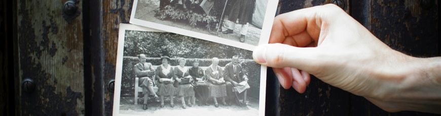 Estudiantes y expertos unidos para salvar fotografías afectadas por la DANA