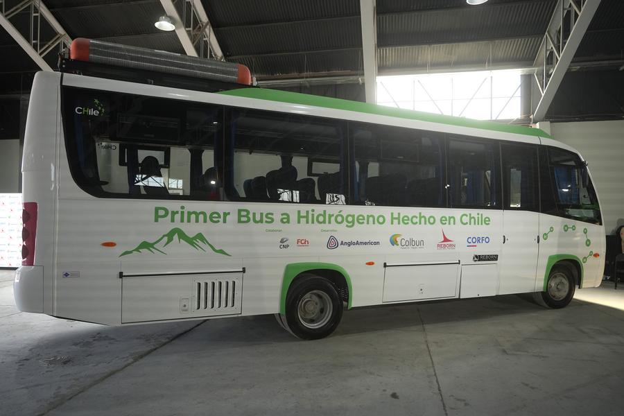 Chile presenta su primer autobús impulsado por hidrógeno