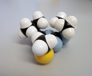 molecule-877773_640