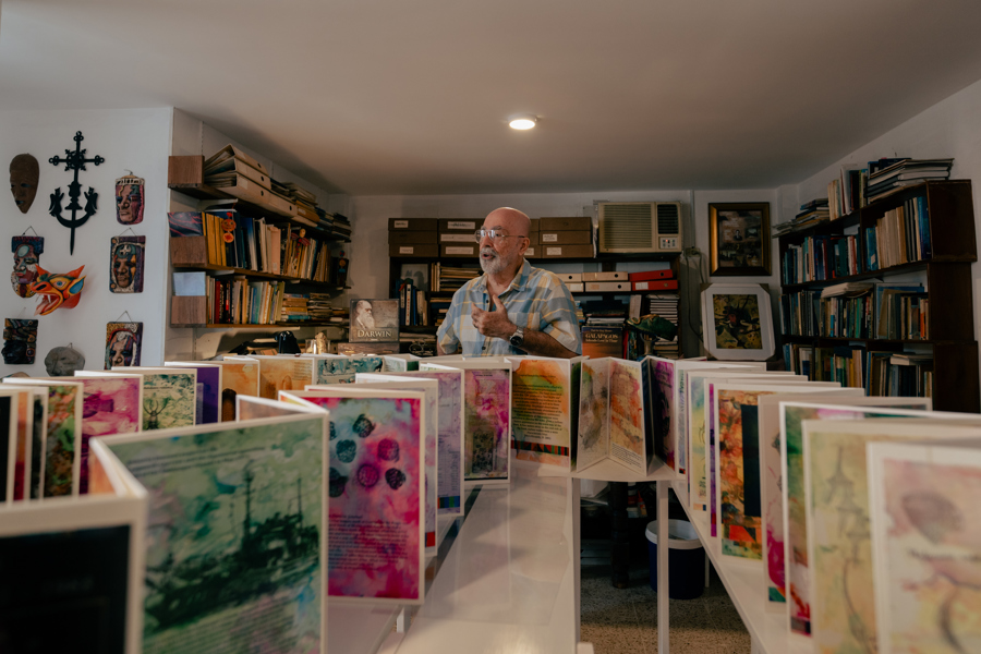 Libro de 63 metros que fusiona ciencia y arte descubre la esencia y belleza de Galápagos