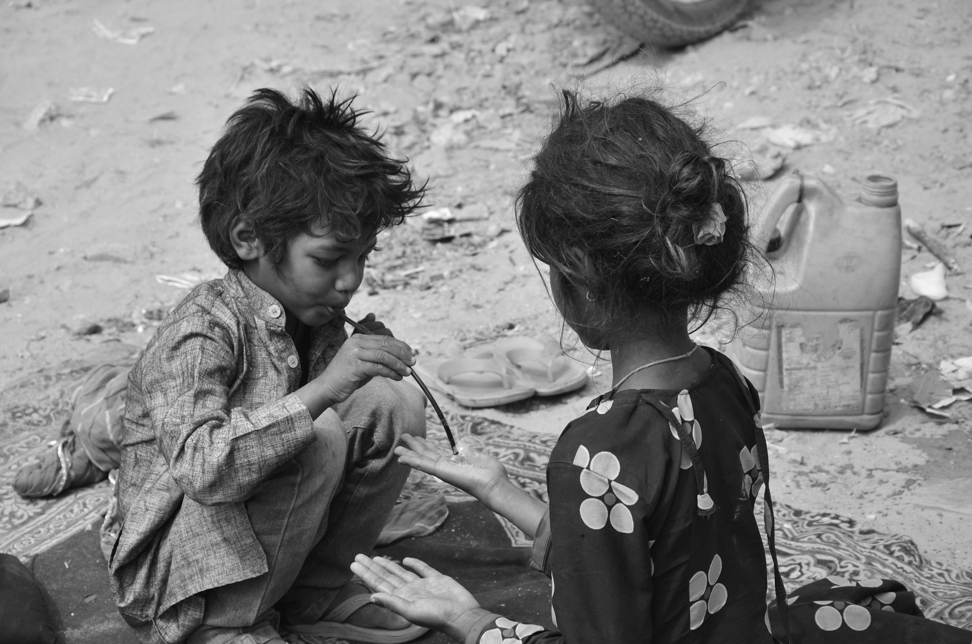 Recortes de EE.UU afectan a refugios contra el hambre infantil en Afganistán