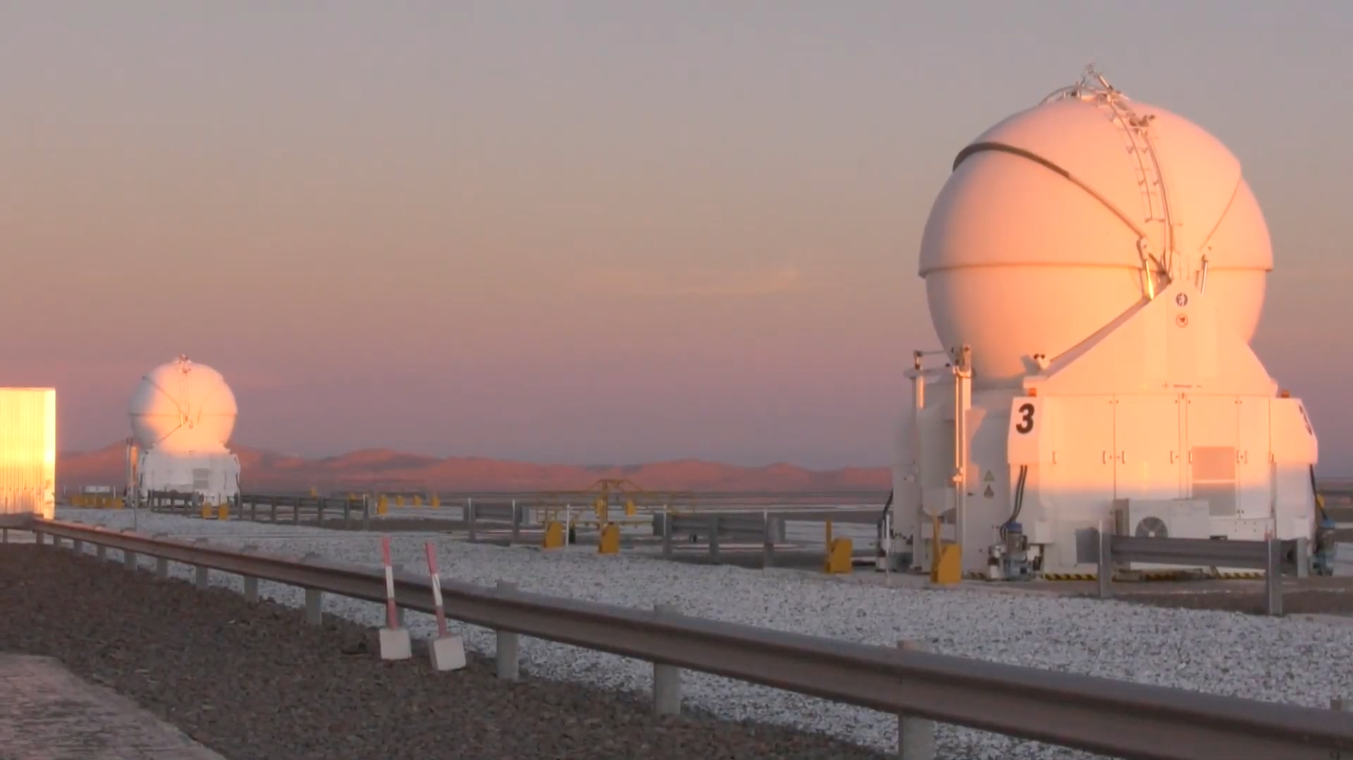 El Observatorio Paranal en Chile abre cada noche una ventana a los secretos del cosmos