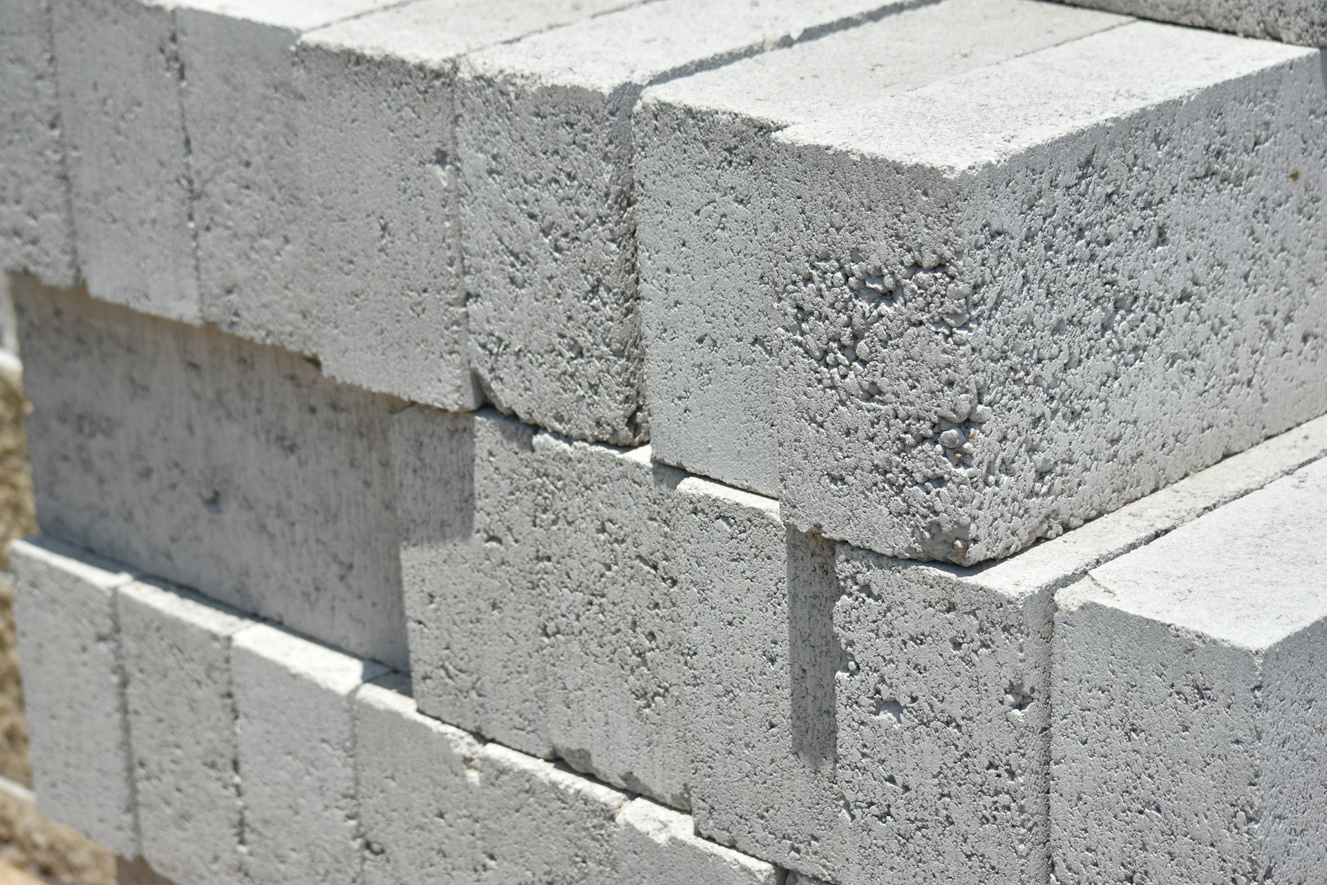 En Mendoza, investigan cómo usar plásticos en materiales de construcción