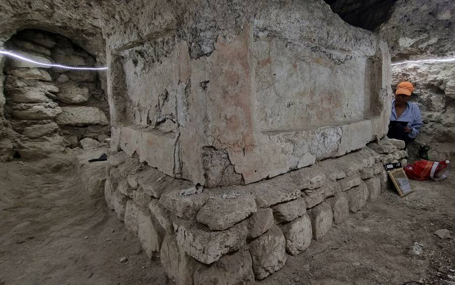Descubren altar teotihuacano del siglo V en Tikal