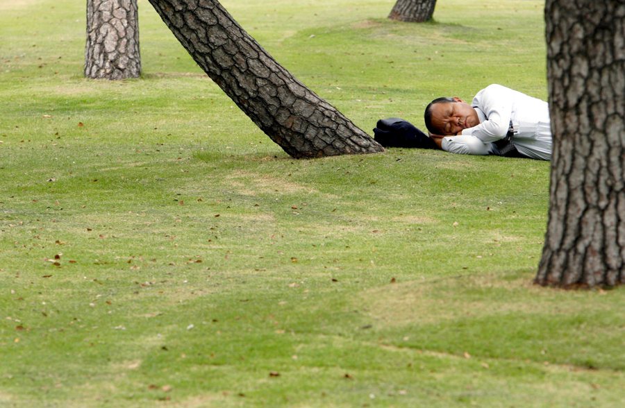¿Por qué algunas personas descansan con 4-6 horas de sueño?