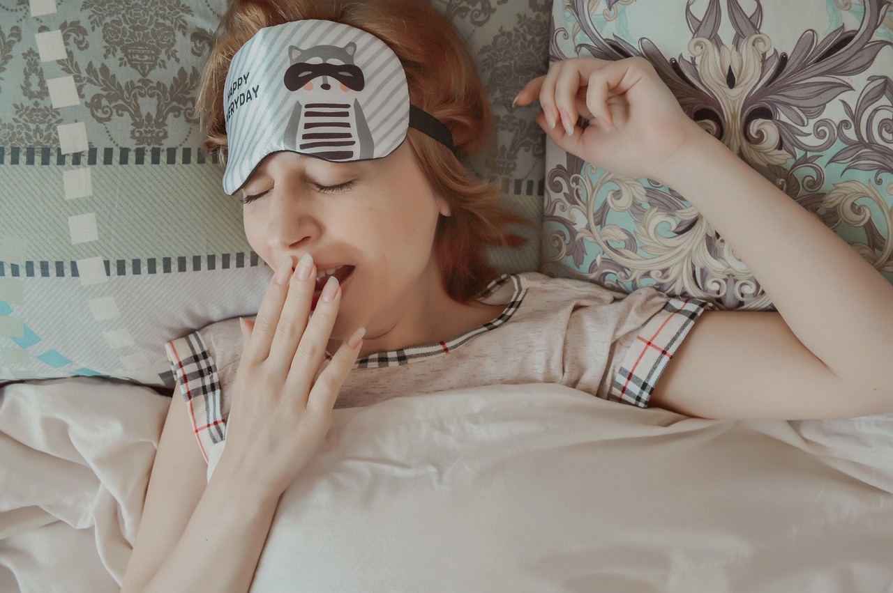 Moda de dormir con cinta en la boca preocupa a médicos