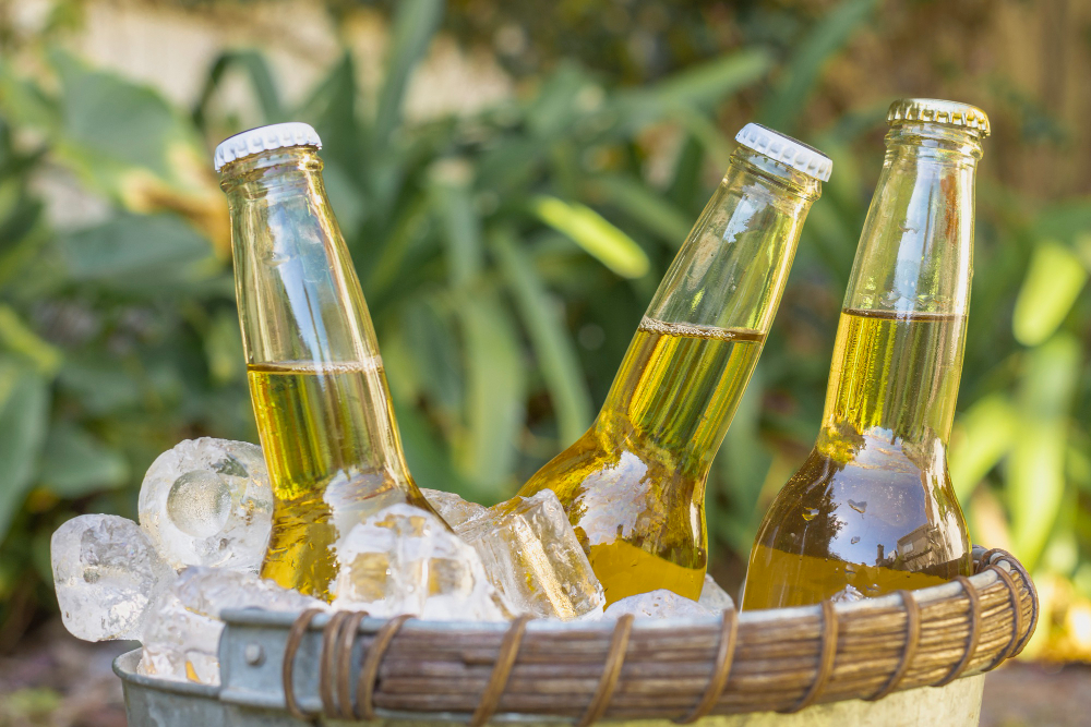 Hay más microplásticos en botellas de vidrio que en las de plástico