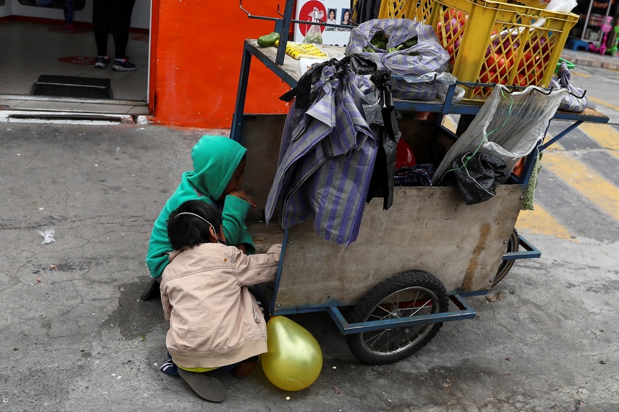 El 49,4 % de la niñez en Ecuador vive en situación de pobreza