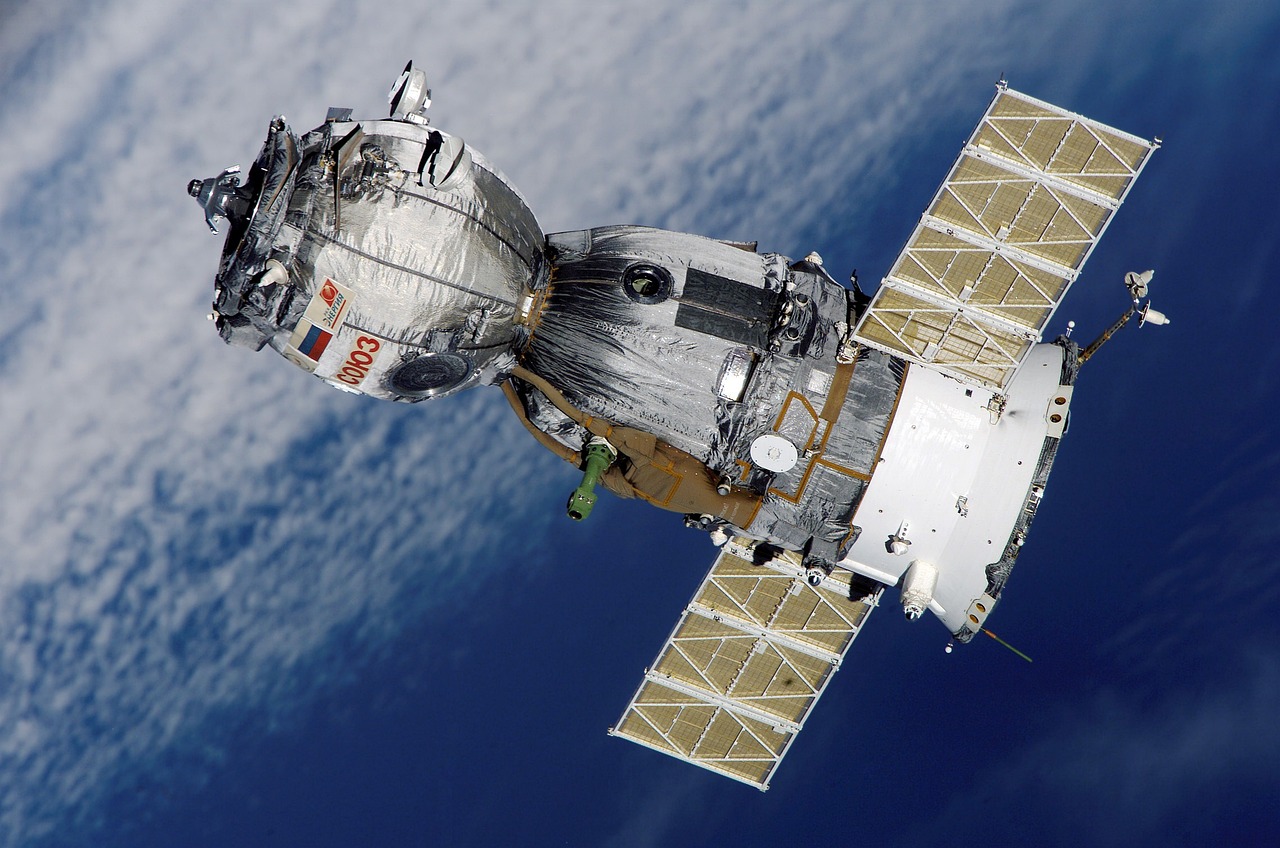 UE propone unificar reglamentación espacial para reducir residuos