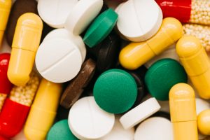 257-1-CIENCIA_Medicamentos_Freepik