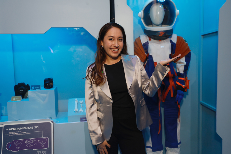Katya Echazarreta motiva con exposición a infancias a cumplir el sueño espacial