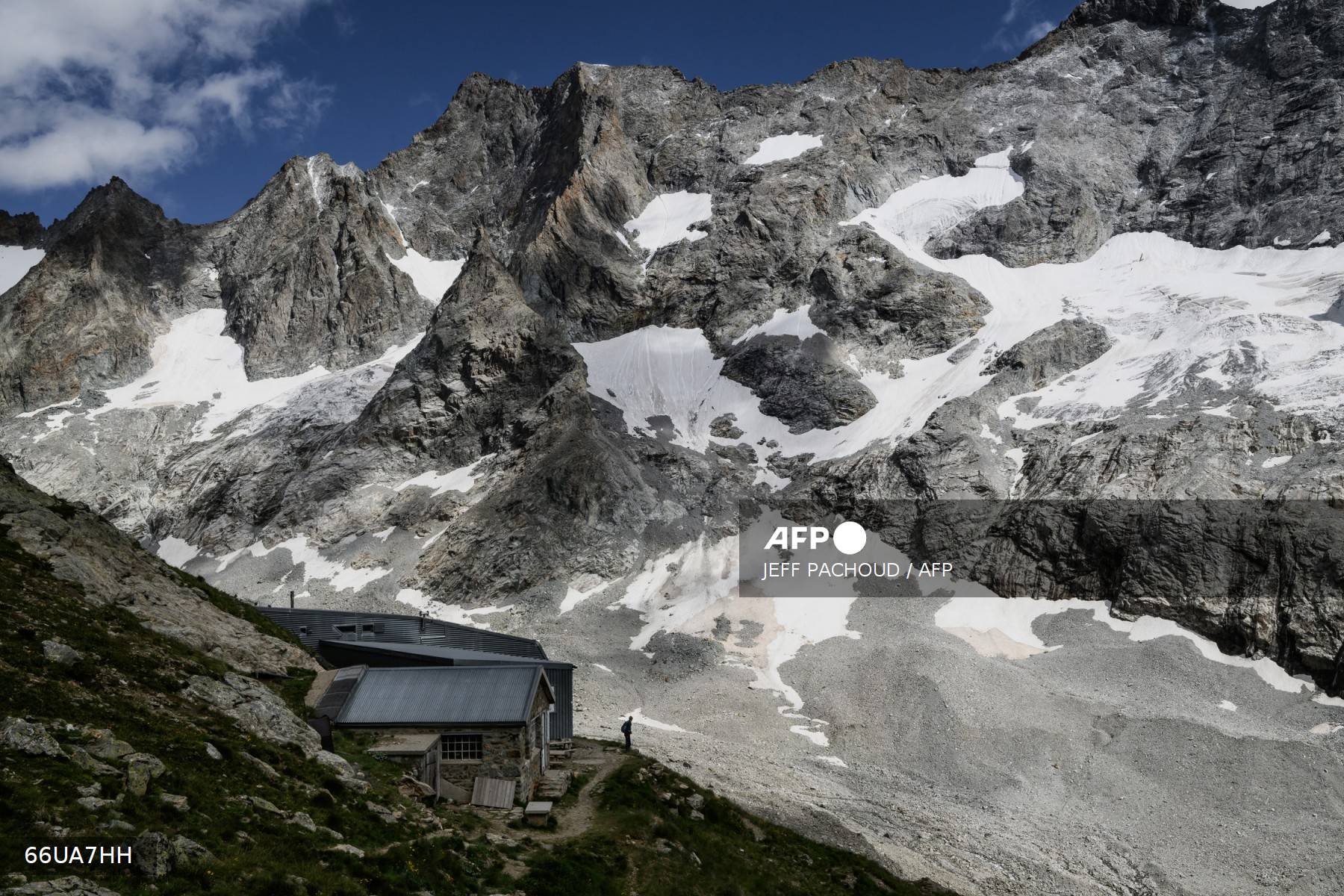 Calor provoca escasez de nieve y de agua en los Alpes franceses