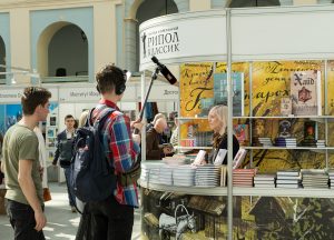 Moscow, Russia – April 6, 2023. The TV company is filming a story for news about the book fair in Gostiny Dvor.
