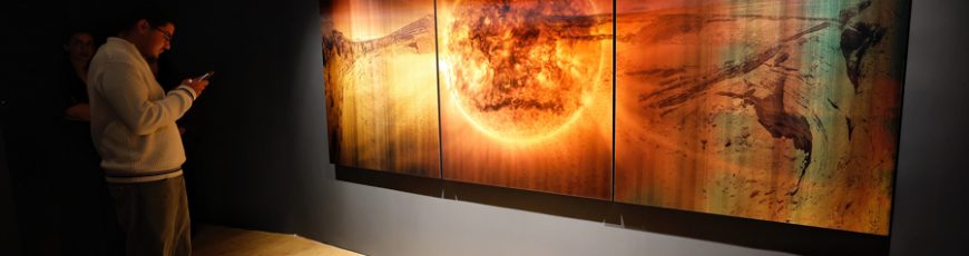 La exposición ‘Extra-Terrestre’ explora el universo en la Tierra