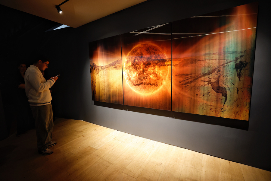 La exposición ‘Extra-Terrestre’ explora el universo en la Tierra