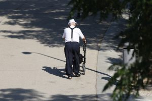 Las olas de calor amenazan a los mayores: vulnerables y poco preparados para protegerse