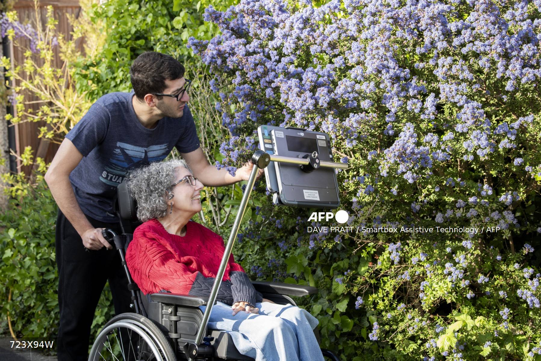 Una británica con una enfermedad neurodegenerativa recupera su voz con IA