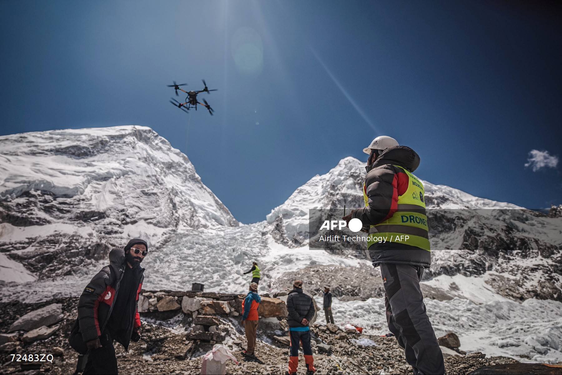 Drones van al ataque de la basura en el Everest