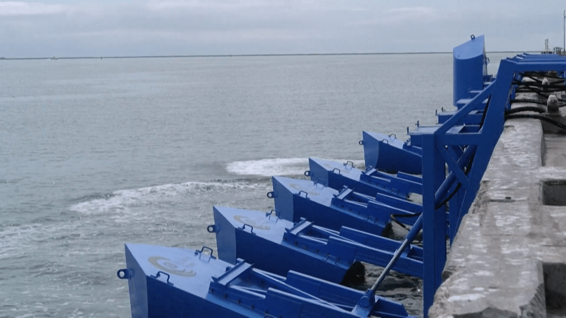 California prueba generar electricidad con olas para miles de hogares