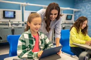 799-4-TECNO_Escuela tecnología_Freepik