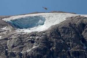 El-glaciar-de-la-Marmolada-simbolo-de-los-Dolomitas-pierde-7-metros-en-un-ano