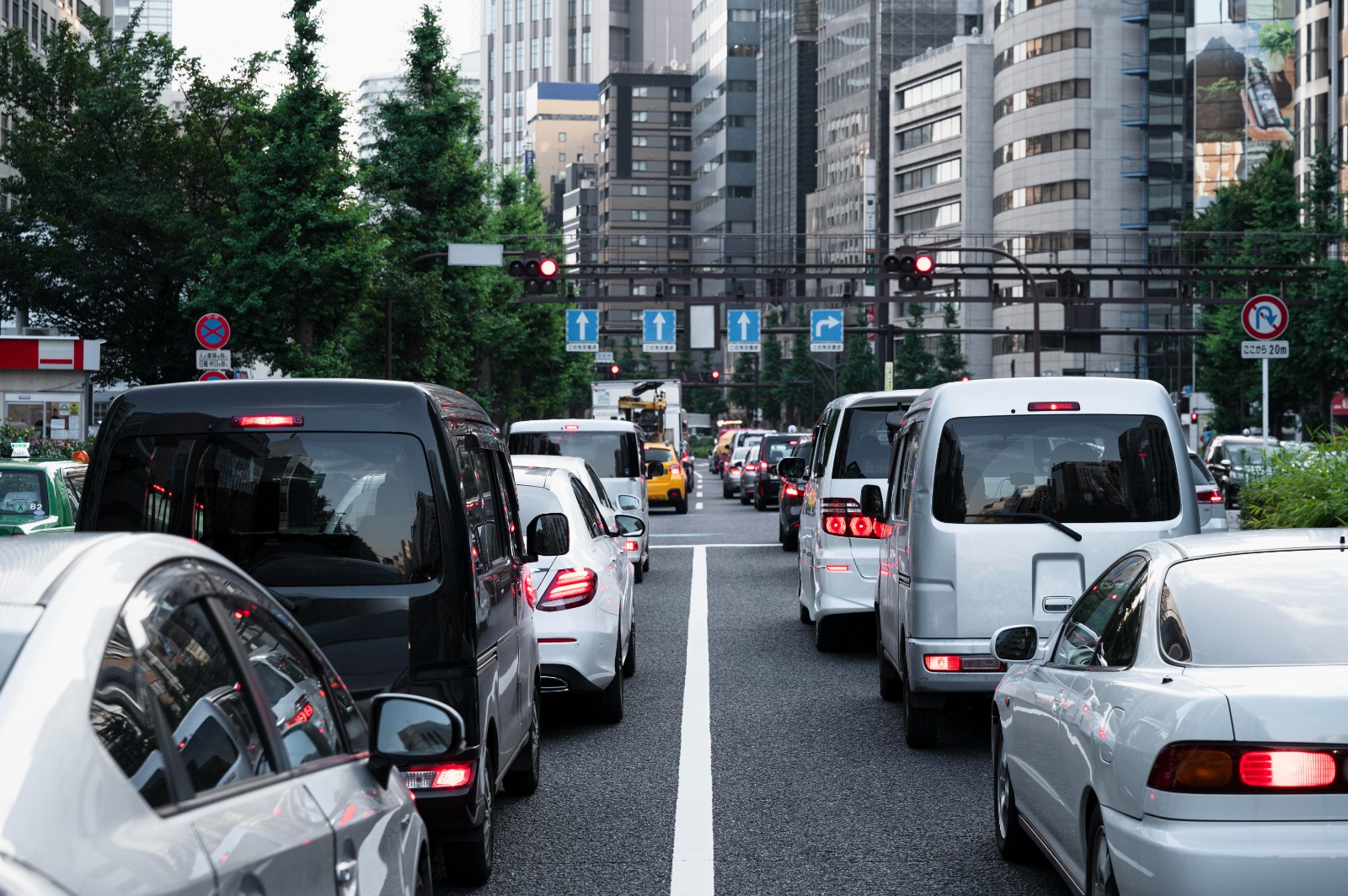 Emplean IA para anticipar episodios de alta contaminación por tráfico en Valencia