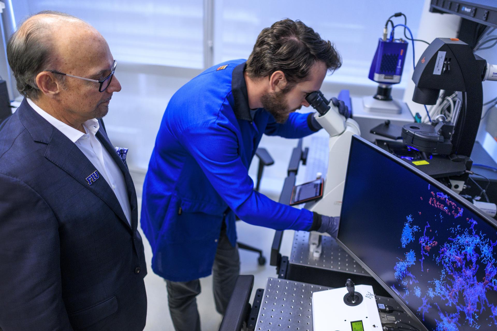 Científicos latinos en EE. UU. hallan biomarcador que podría detectar temprano el Alzheimer