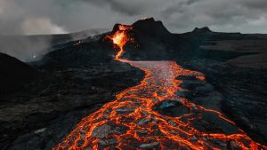 809-1-CIENCIA_Erupción volcánica_Freepik