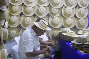 Una feria exalta la cultura y tradiciones de Panamá de la mano de artesanos