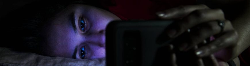 ¿Son beneficiosas las gafas que bloquean la luz azul?