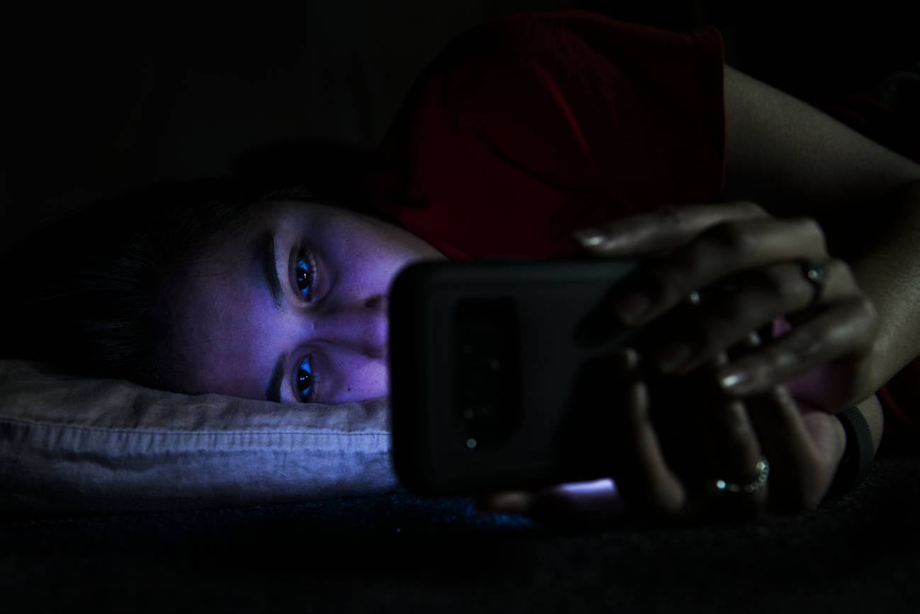 ¿Son beneficiosas las gafas que bloquean la luz azul?