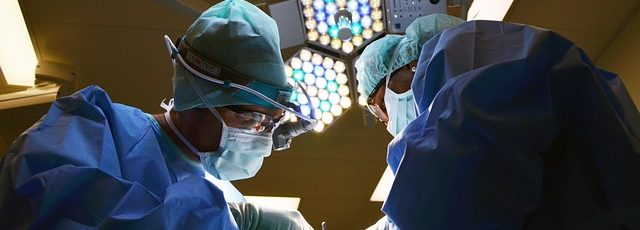 Anuncian que primer trasplante parcial de corazón en Europa se realizó con éxito en Suiza