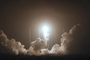 Los astronautas de la misión china Shenzhou-20 vuelven a la Tierra tras 204 días en órbita