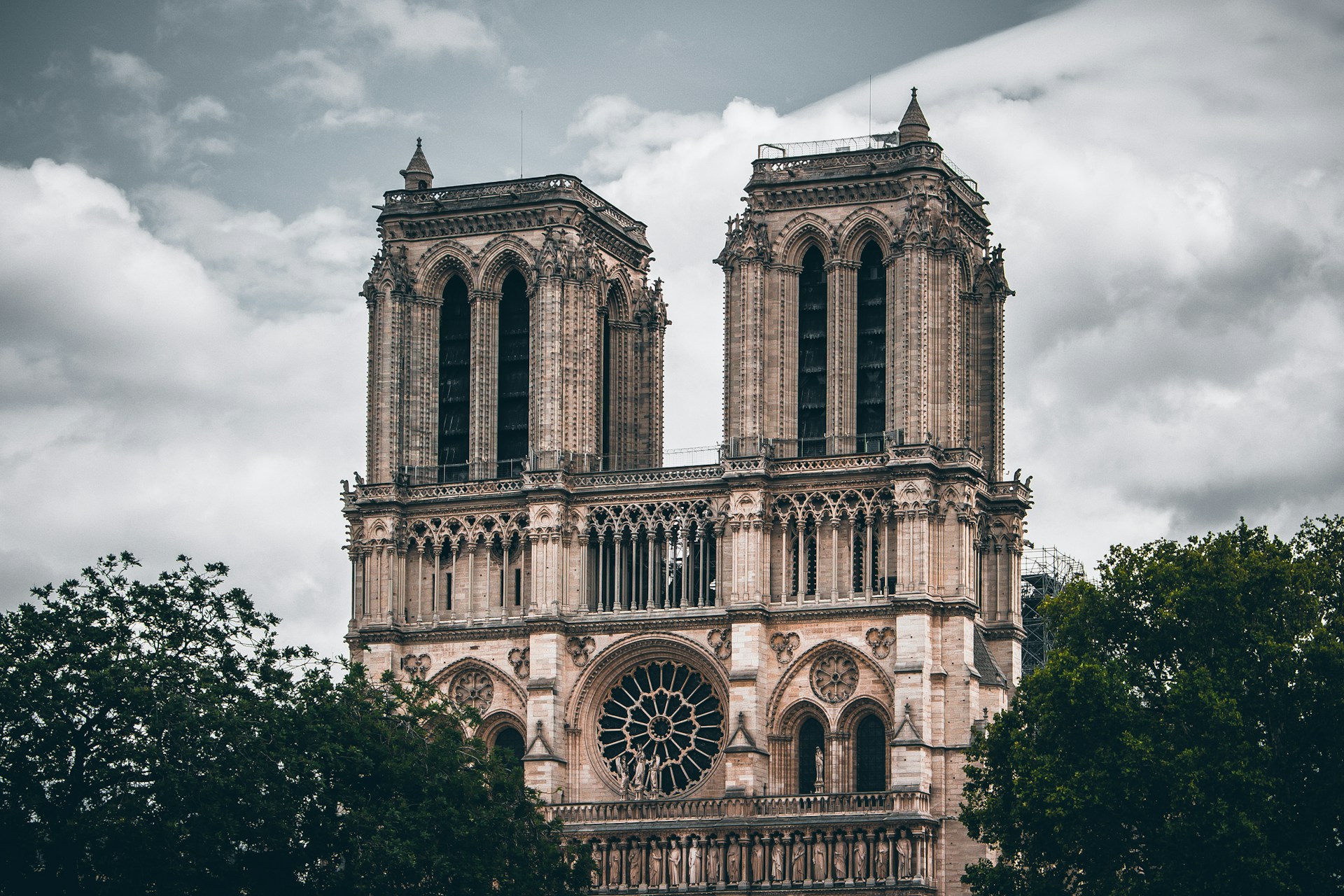 Notre Dame reabre sus torres tras cinco años de restauración