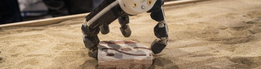 Un robot guiado por inteligencia artificial ayuda a reconstruir frescos de Pompeya