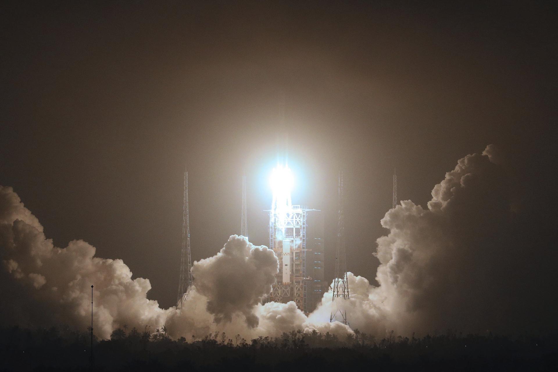 Los astronautas de la Shenzhou-21 completan primera serie de actividades extravehiculares