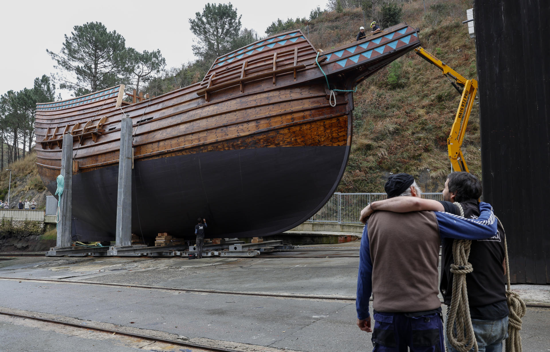 Dan vida al ballenero vasco “Nao San Juan” con réplica