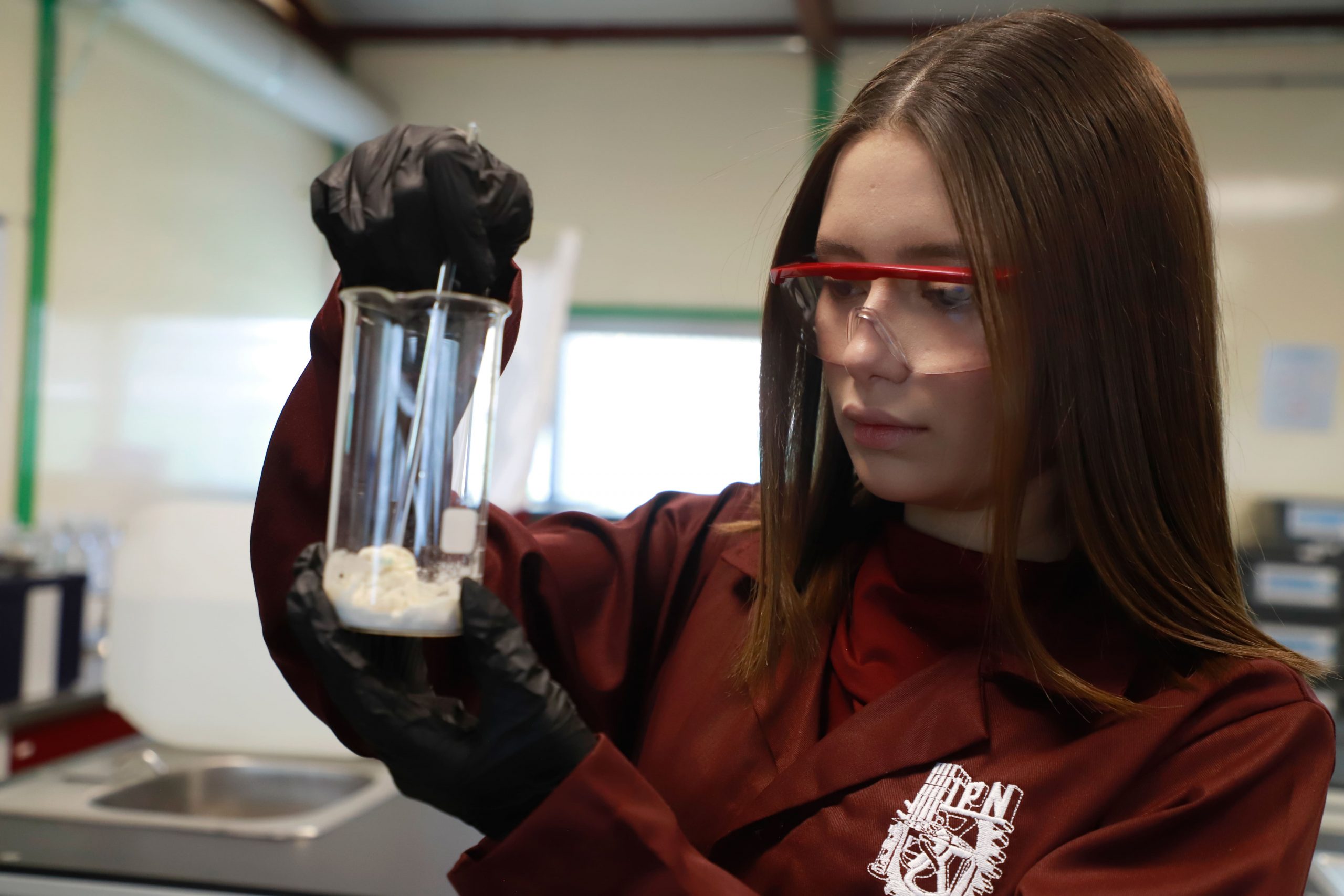 Desarrollan en México plástico que se diluye en agua para mitigar riesgos de inundaciones