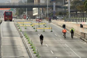 Bogotá elige la bicicleta y el transporte público para respirar limpio en ‘día sin carro’