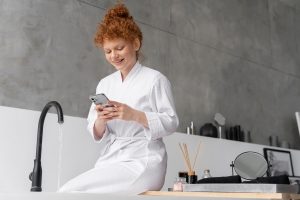 290-4- CIENCIA_celular en el baño_n