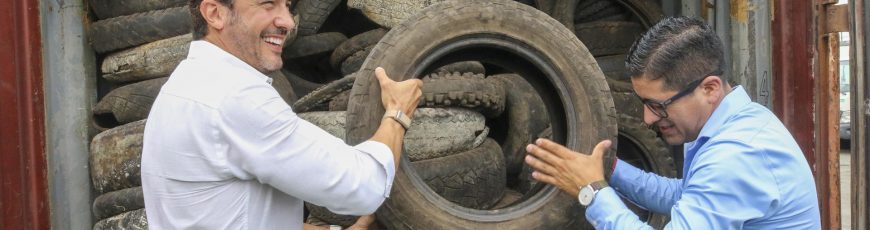 Retiran 2.000 neumáticos usados de las Islas Galápagos para proteger ecosistemas marinos