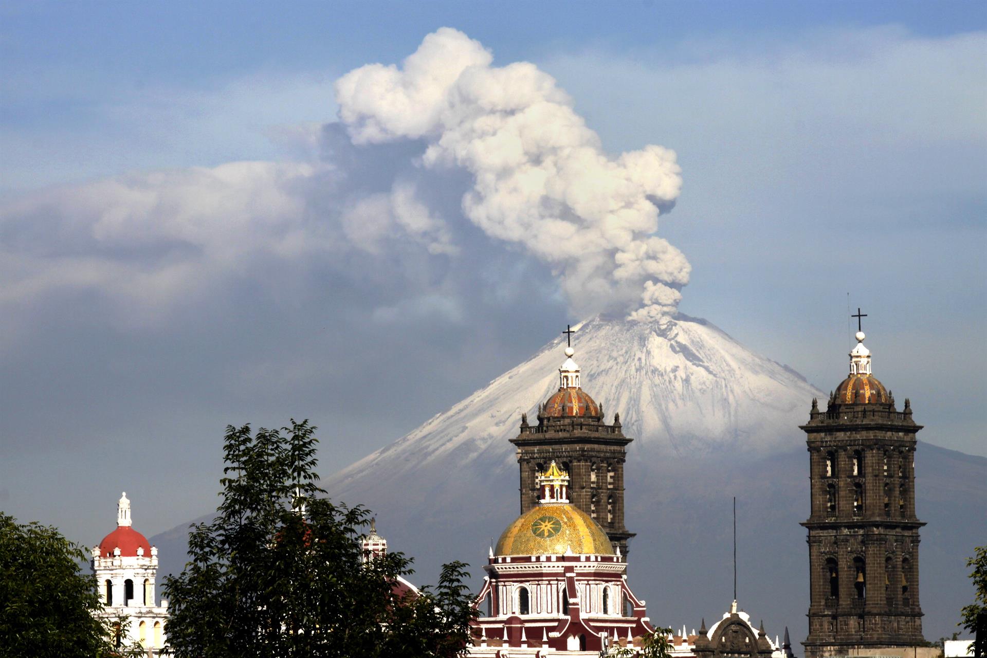 Estudiantes de la Universidad de Puebla lanzan un satélite para monitorizar volcanes