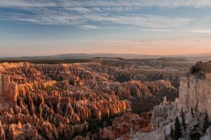 Bryce Canyon / https://www.freepik.es/foto-gratis/toma-alto-angulo-impresionante-vista-bryce-canyon-ee-uu-parece-pedazo-cielo_8281478.htm#fromView=search&page=1&position=0&uuid=f555ec34-0d3e-4d55-ae98-c574e6b8a6fd&query=usa+nature