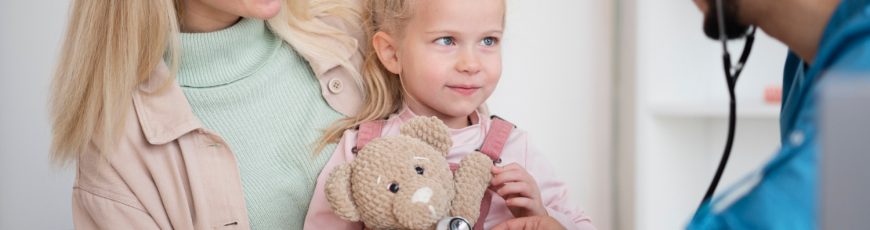 España regula acceso a salud para migrantes