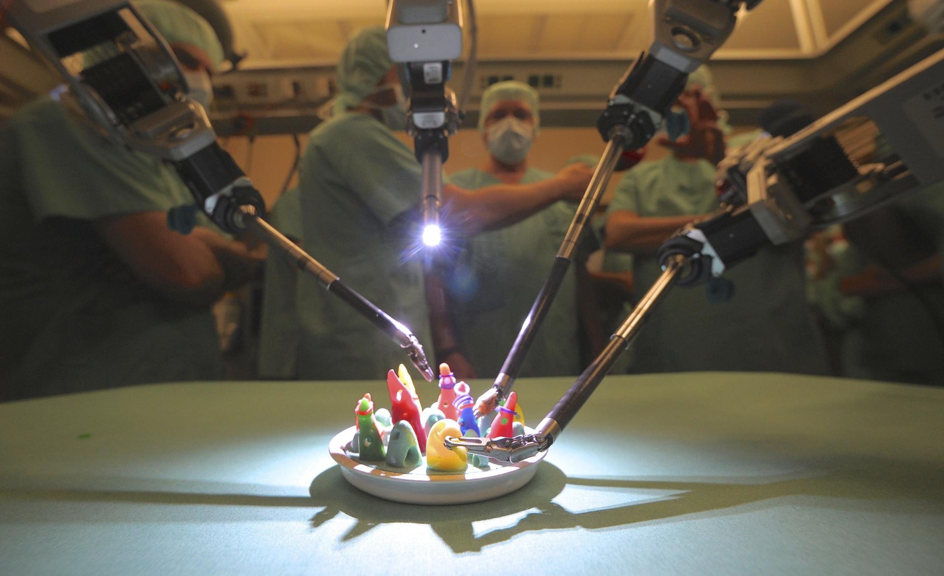 La UV lidera proyecto de IA para cirugías robóticas