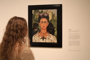 Con más de 150 obras, Texas revisita a Frida Kahlo: «más que una artista, es un fenómeno»